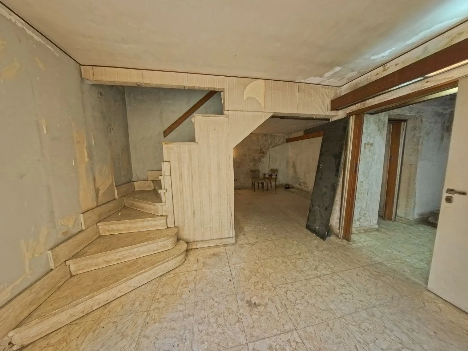 PH con Terraza Propia y 4 Dormitorios – 2 Baños – Para Reciclar a la venta - Imagen 4