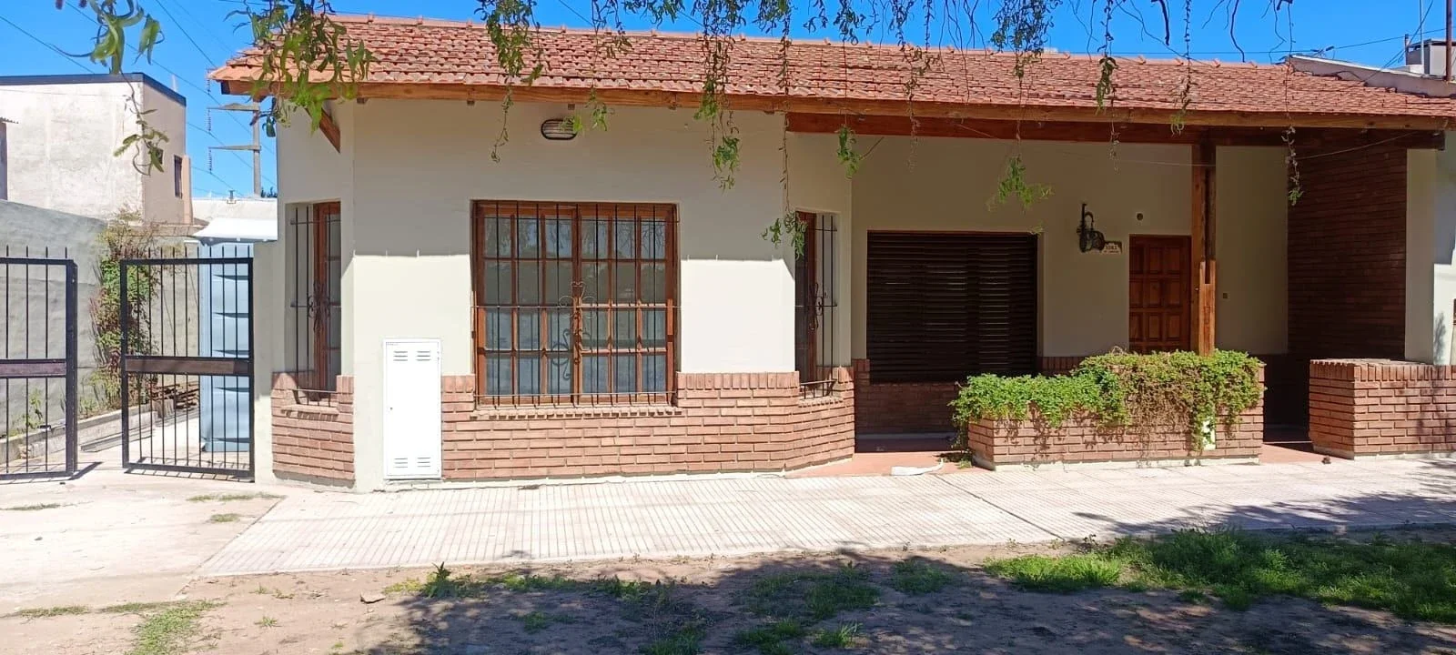 Casa en alquiler c/ cochera en Junín - Imagen 1