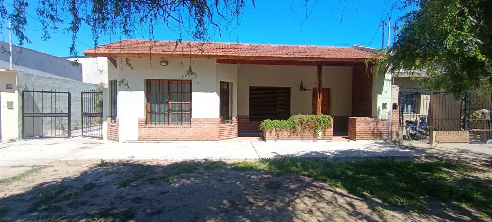 Casa en alquiler c/ cochera en Junín - Imagen 2