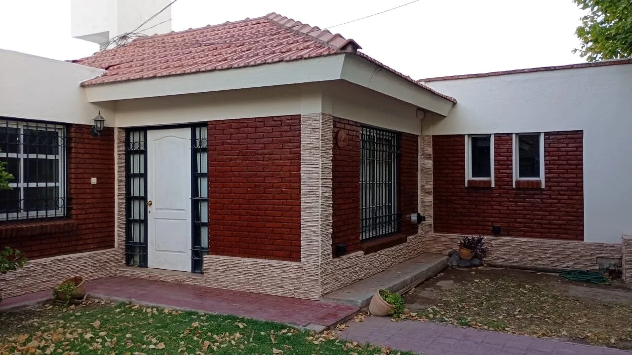 Casa en venta c/ cochera en Villa Nueva - Imagen 2