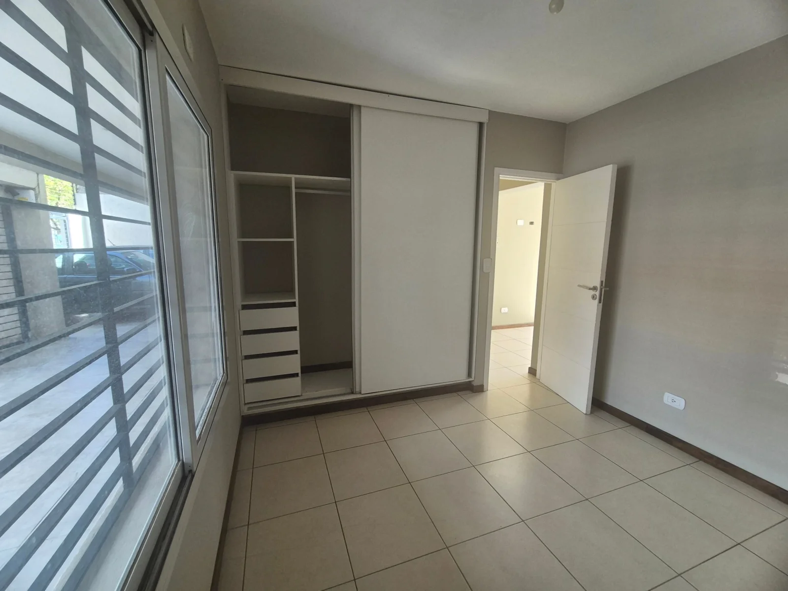 Departamento en alquiler c/ cochera en Godoy Cruz - Imagen 4