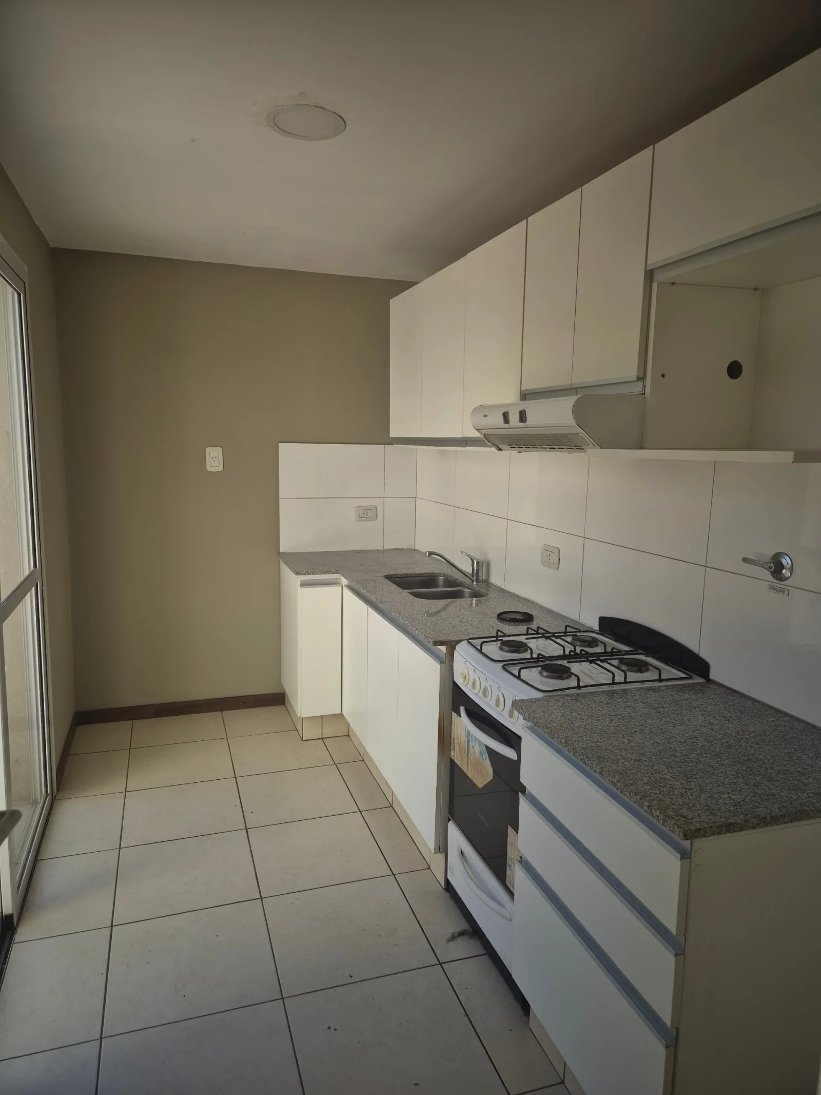 Departamento en alquiler c/ cochera en Godoy Cruz - Imagen 3