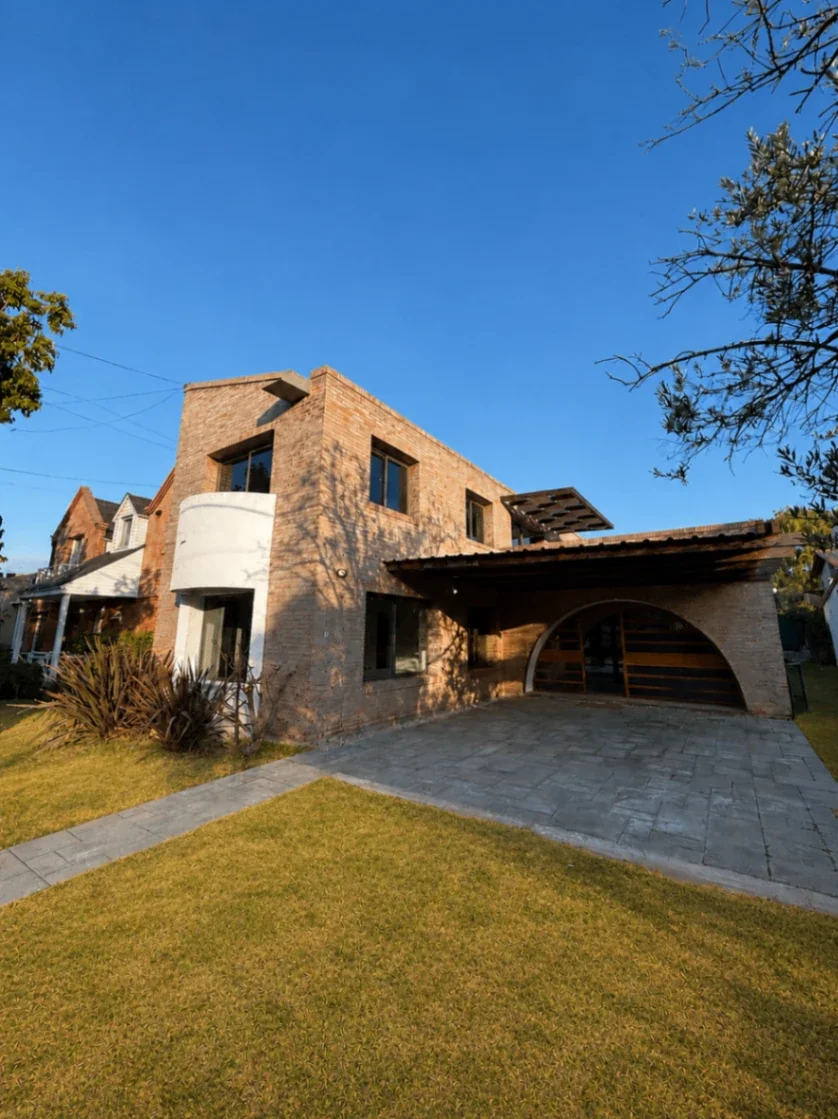 Casa en alquiler c/ cochera en Villa Nueva - Imagen 1