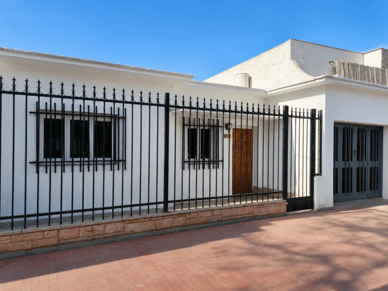 Casa en alquiler c/ cochera en Godoy Cruz - Imagen 1