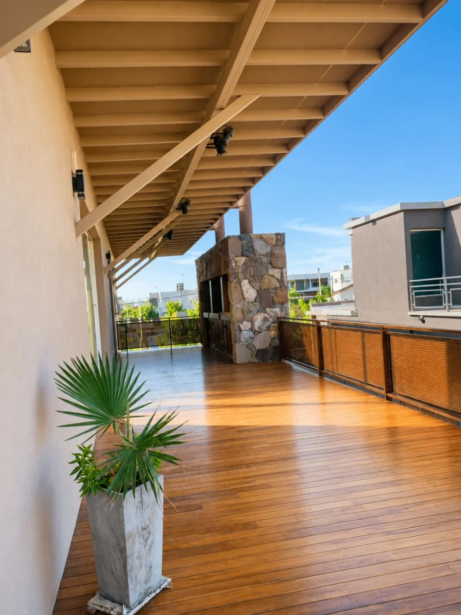 Casa en alquiler c/ cochera en El Challao - Imagen 1