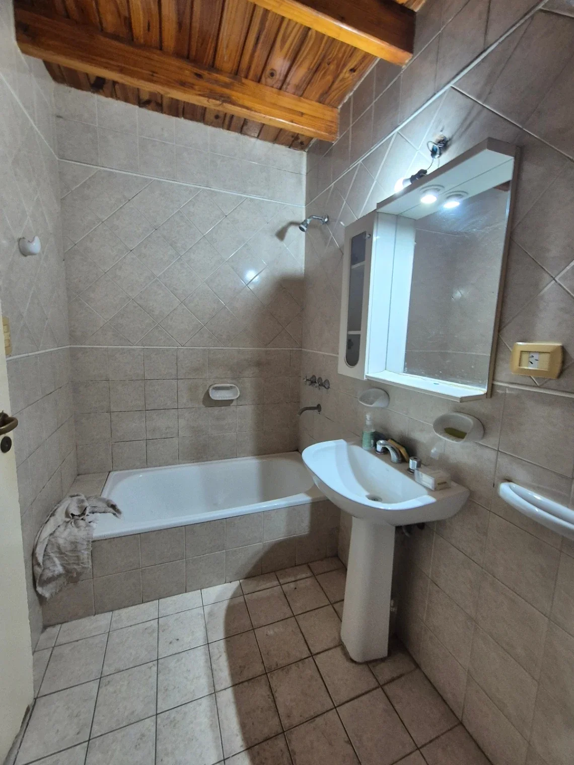 Casa en alquiler c/ cochera en San José - Imagen 5