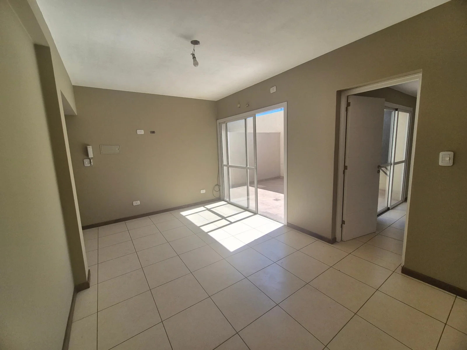 Departamento en alquiler c/ cochera en Godoy Cruz - Imagen 2