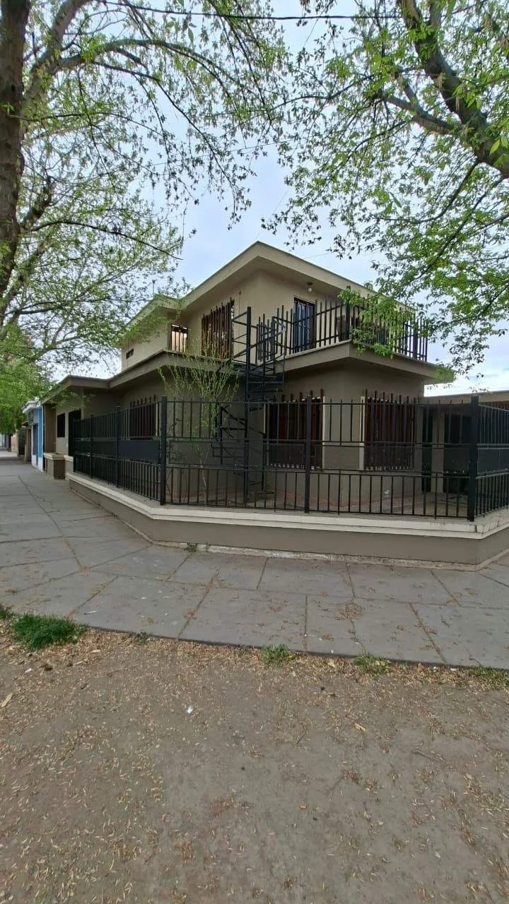 Casa en alquiler c/ cochera en Tunuyán - Imagen 2