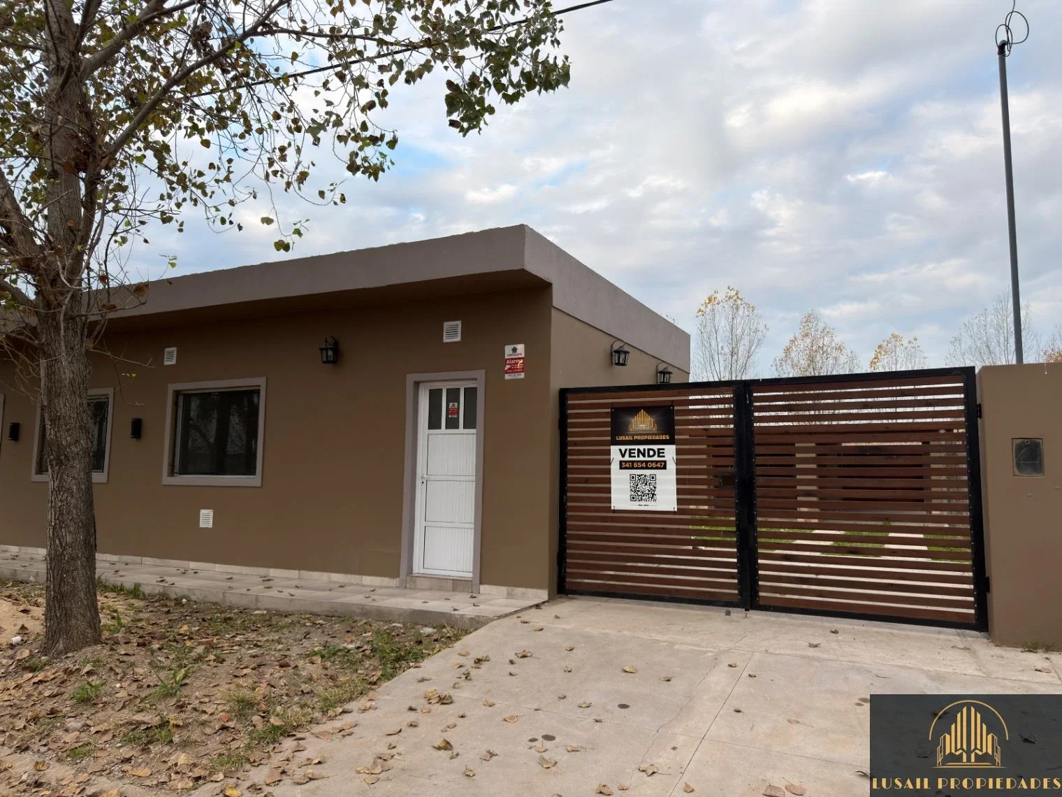 Casa en venta c/ cochera en Puerto General San Martín - Imagen 1