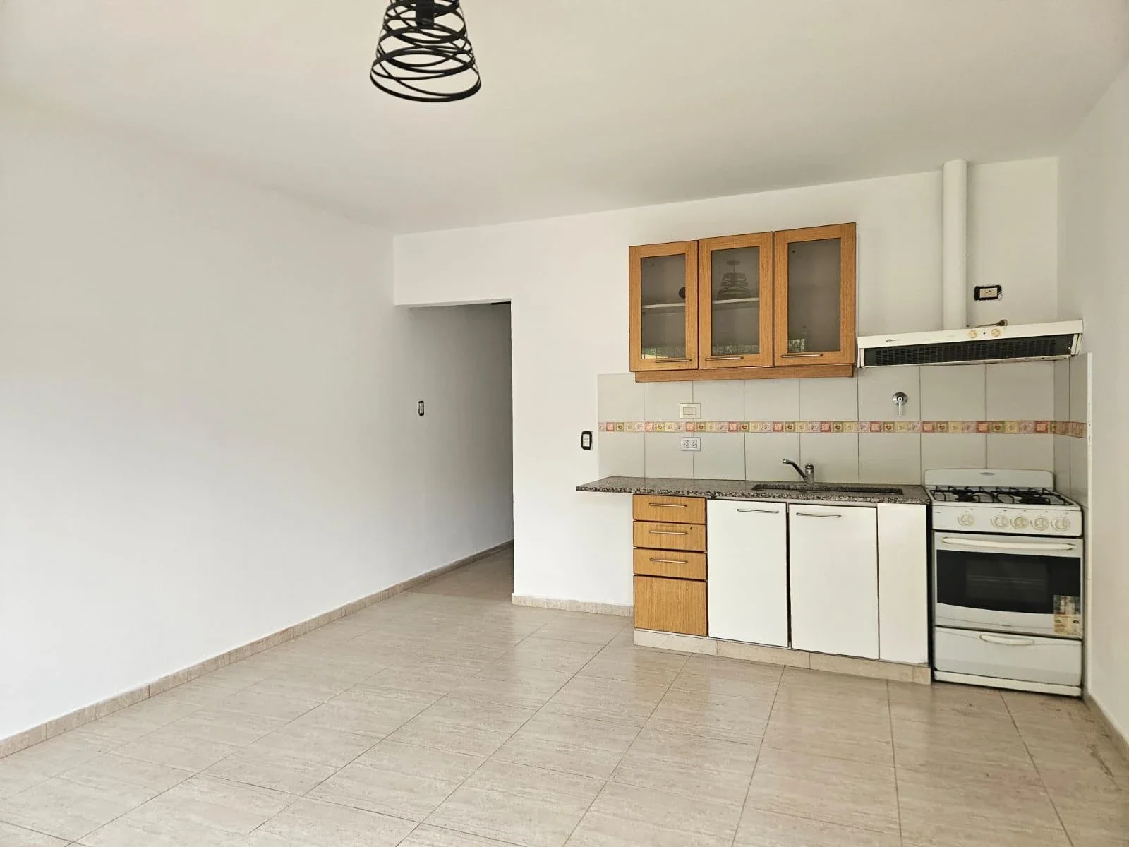 Departamento en alquiler con cochera - Imagen 3