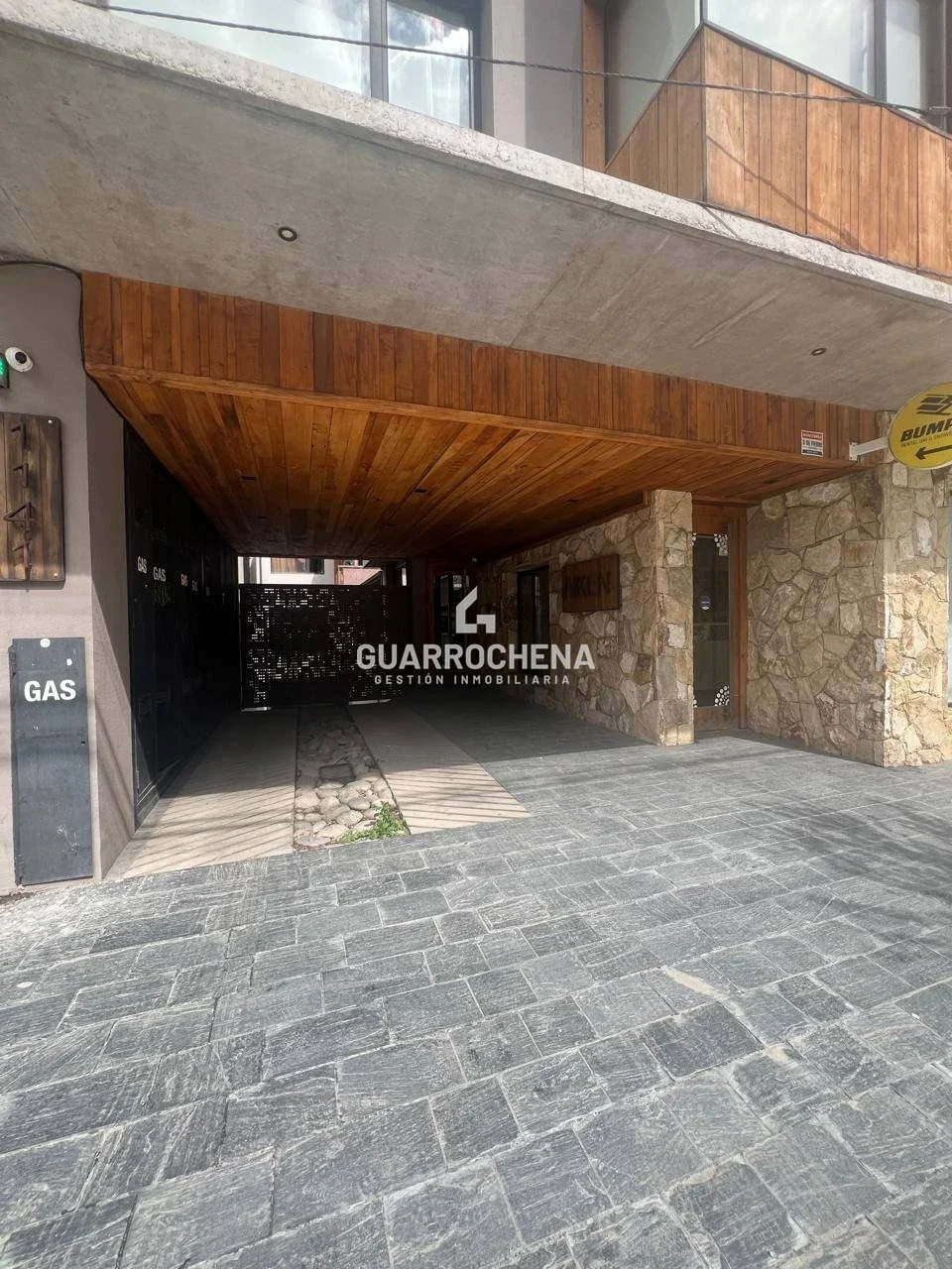 Departamento en alquiler c/ cochera en San Martin de los Andes - Imagen 2