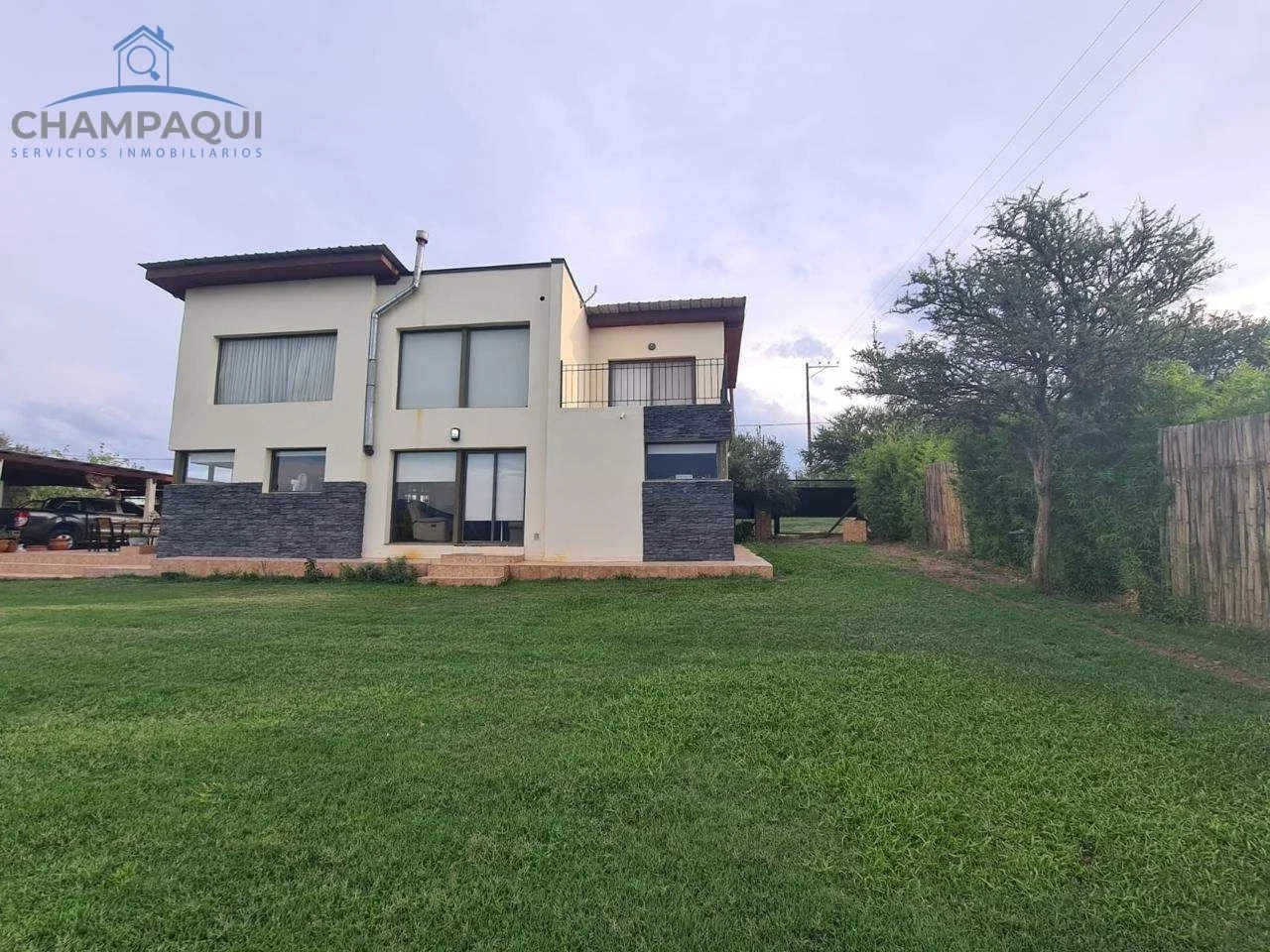 Casa en venta c/ cochera en Santa Mónica - Imagen 1
