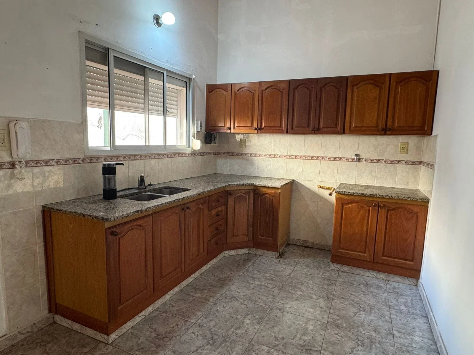 Casa en alquiler temporario c/ cochera en Punta Alta - Imagen 4