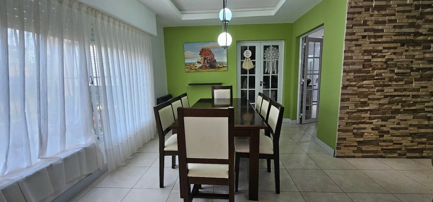 Casa en venta c/ cochera en Punta Alta - Imagen 4