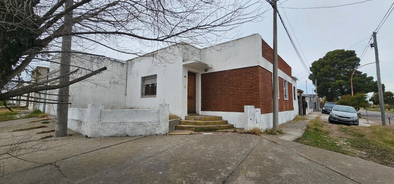 Casa en venta c/ cochera en Punta Alta - Imagen 1