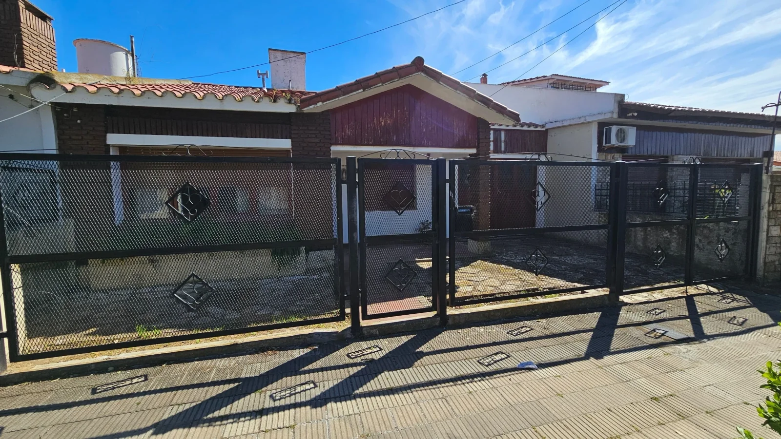 Casa en venta c/ cochera en Punta Alta - Imagen 1