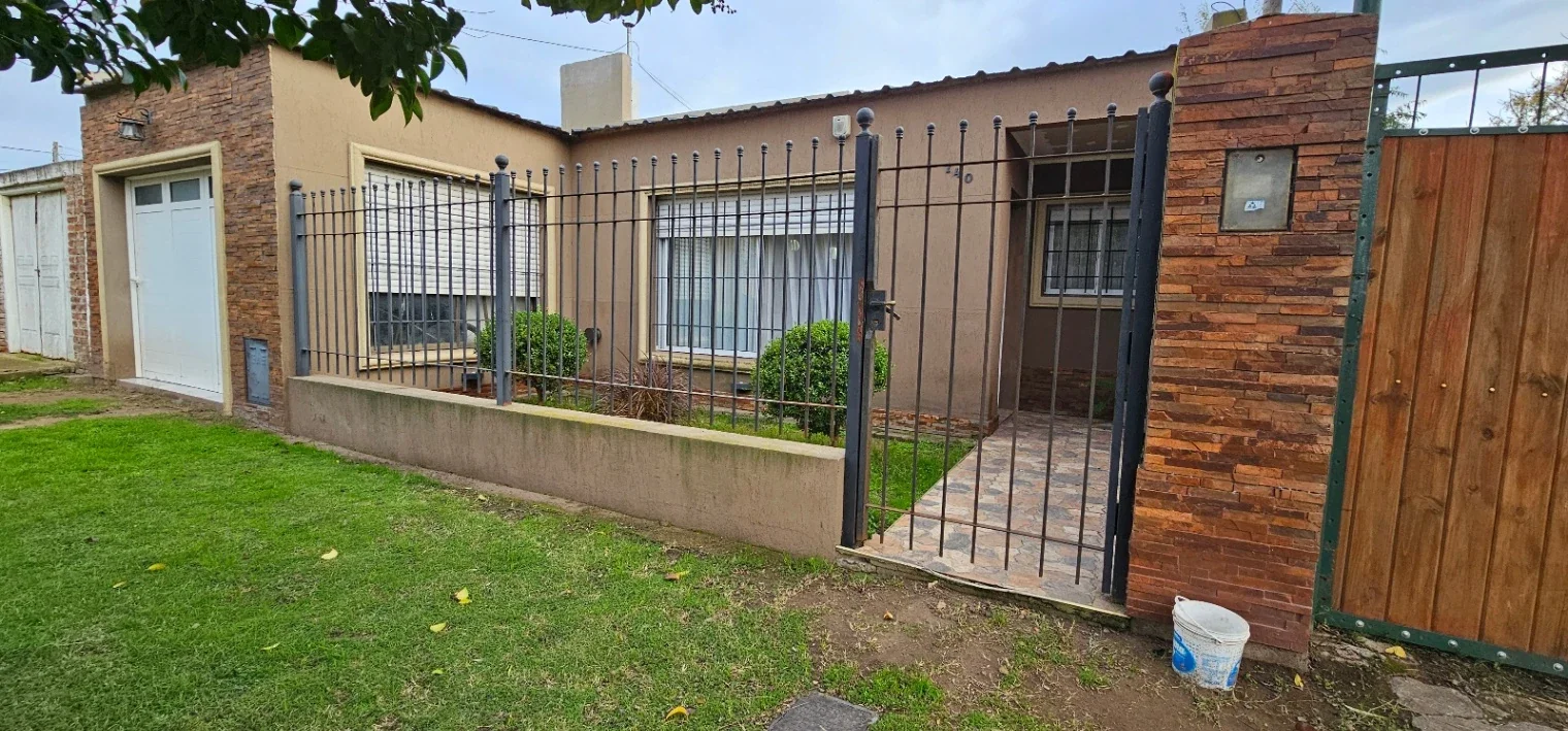 Casa en venta c/ cochera en Punta Alta - Imagen 2