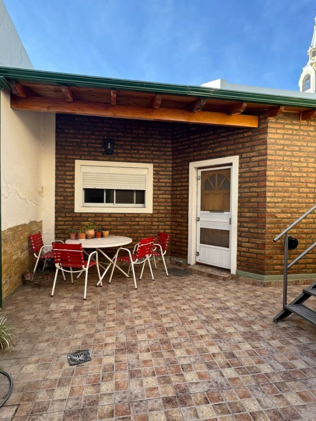 Casa en alquiler temporario c/ cochera en Punta Alta - Imagen 1