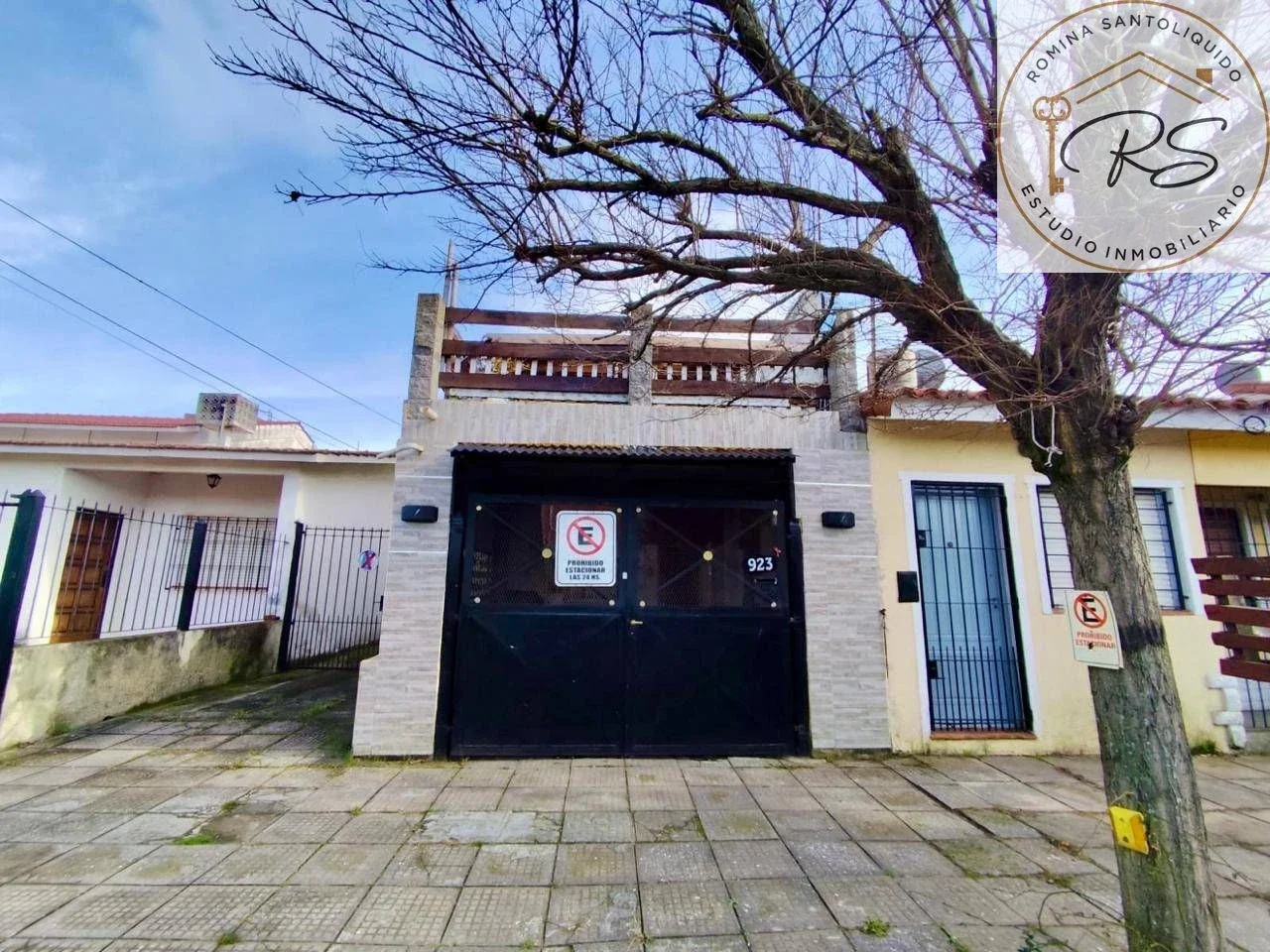 Casa en venta con cochera cerca del mar en Santa Teresita - Imagen 1