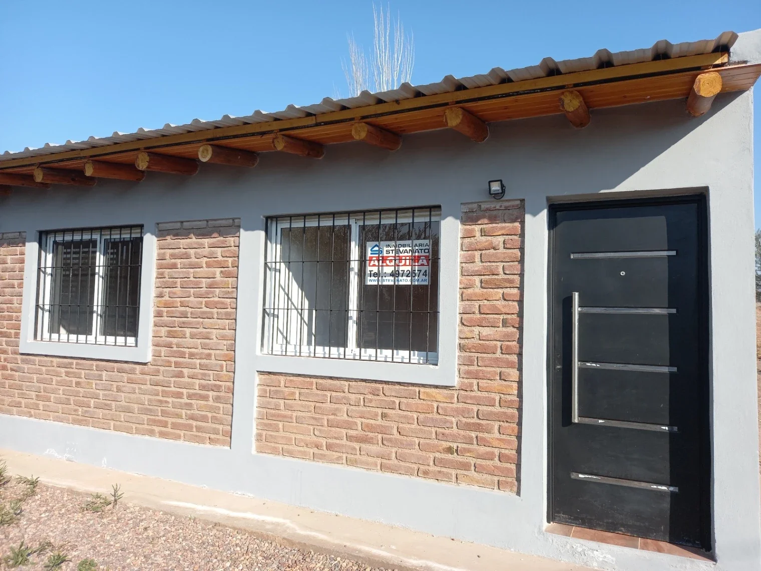 Casa en alquiler de 2 dormitorios c/ cochera en Coquimbito - Imagen 1