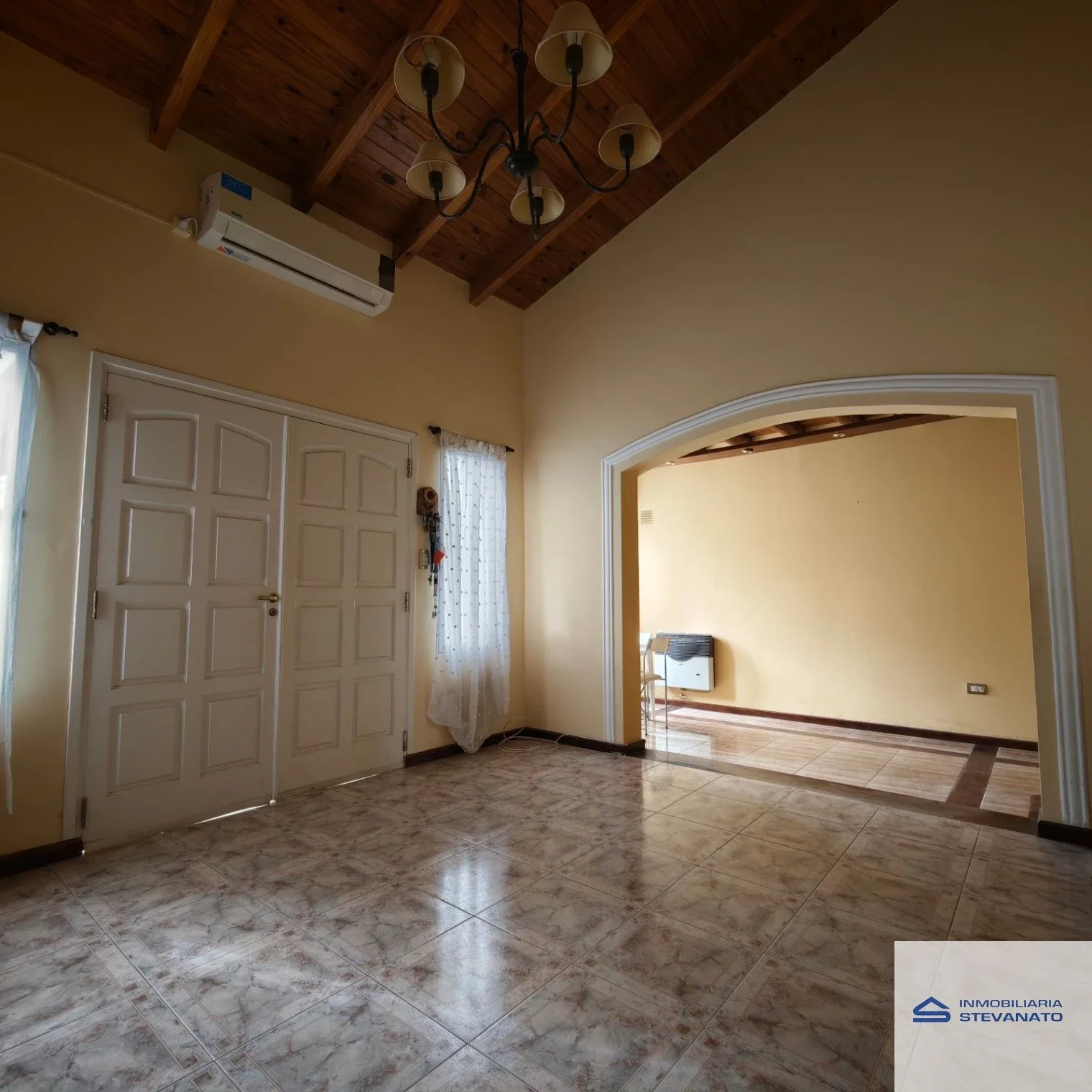 Casa en alquiler c/ cochera en Maipú - Imagen 2