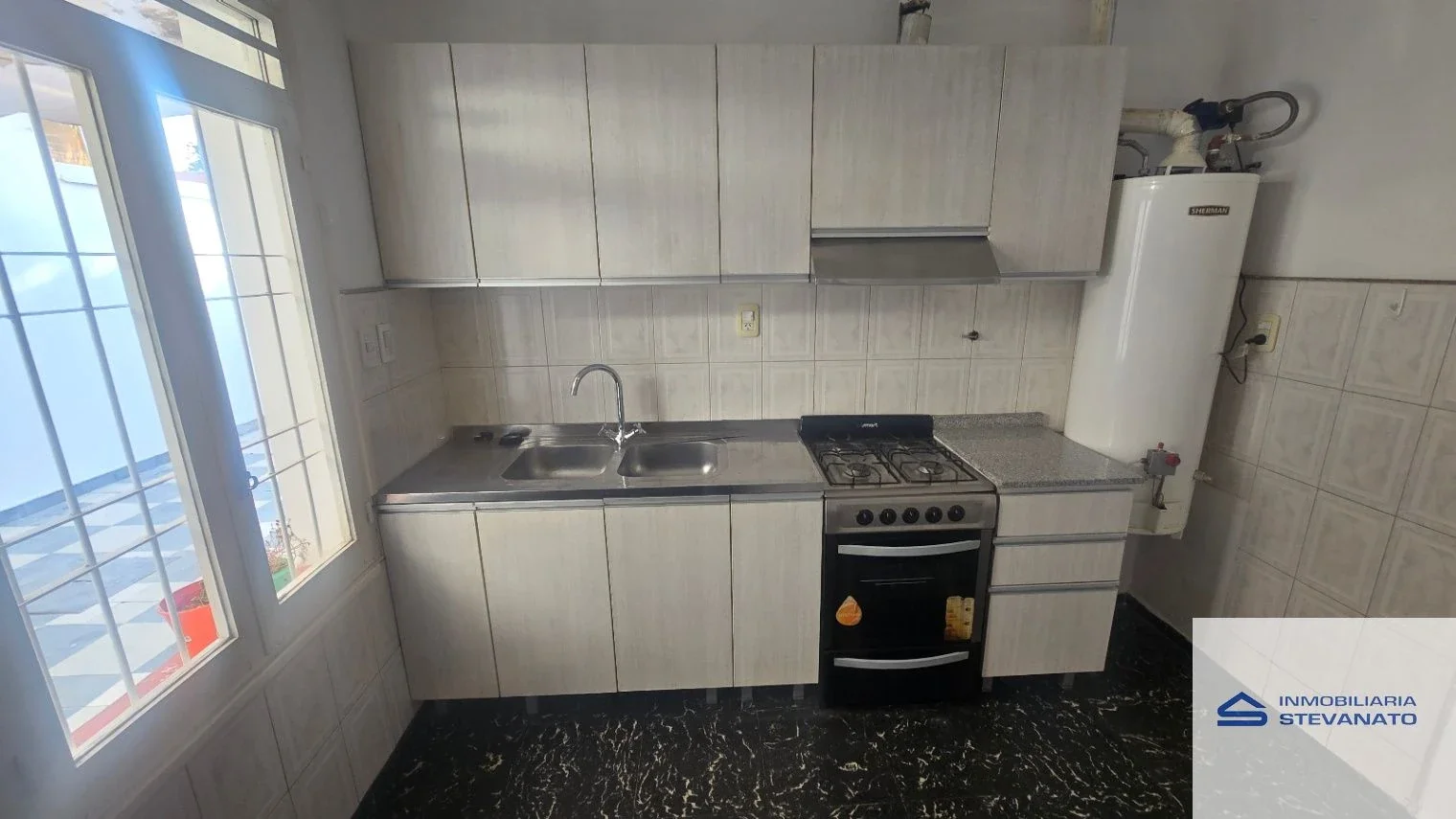 Casa en venta de 3 dormitorios c/ cochera en Godoy Cruz - Imagen 3