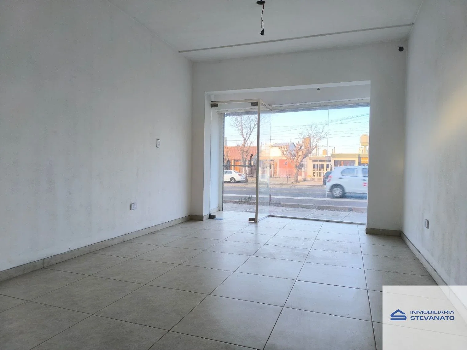 Local comercial en alquiler ubicado en Luzuriaga - Imagen 4