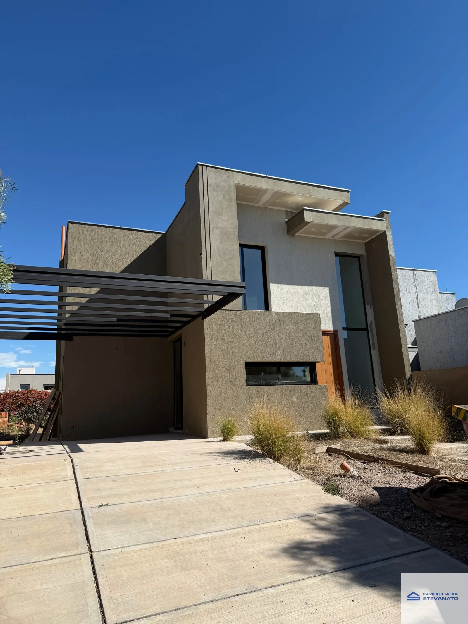 Casa en venta c/ cochera en Russell - Imagen 1