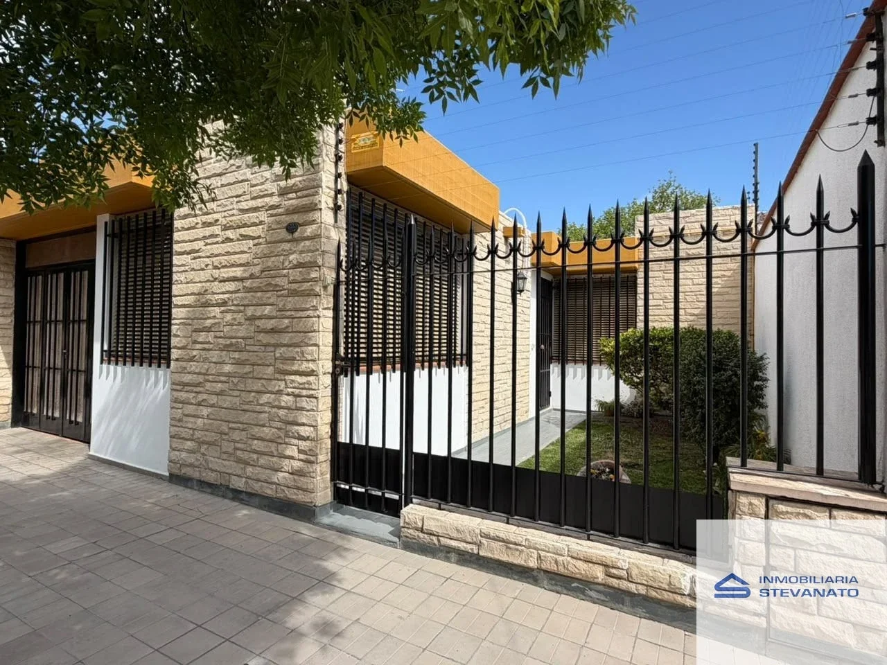 Casa en venta c/ cochera en Maipú - Imagen 1