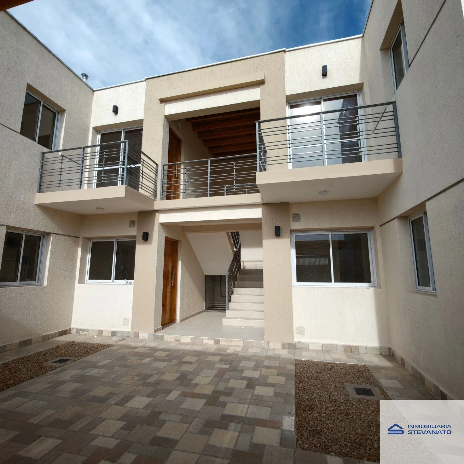 Departamento en alquiler c/ cochera en Luzuriaga - Imagen 1