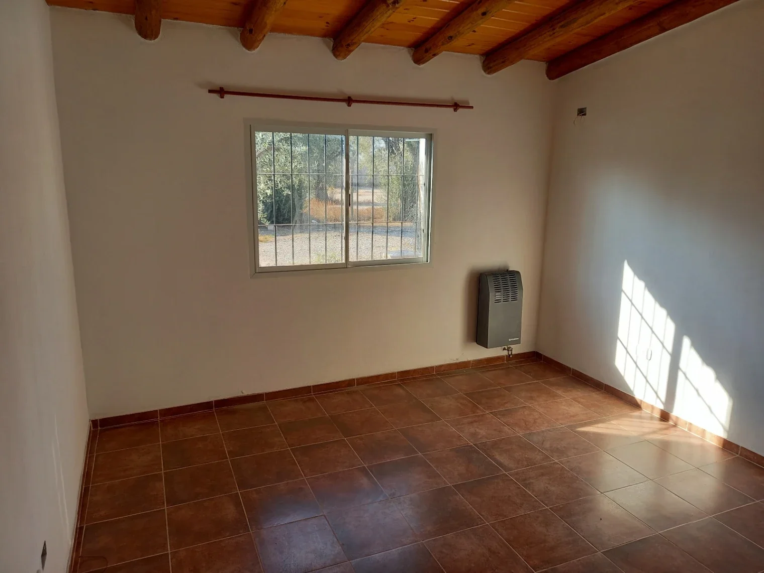 Casa en alquiler de 2 dormitorios c/ cochera en Coquimbito - Imagen 5