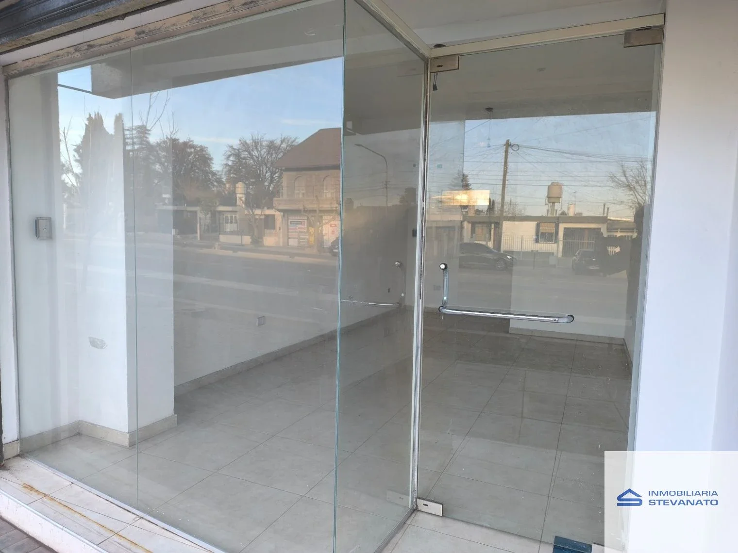 Local comercial en alquiler ubicado en Luzuriaga - Imagen 2