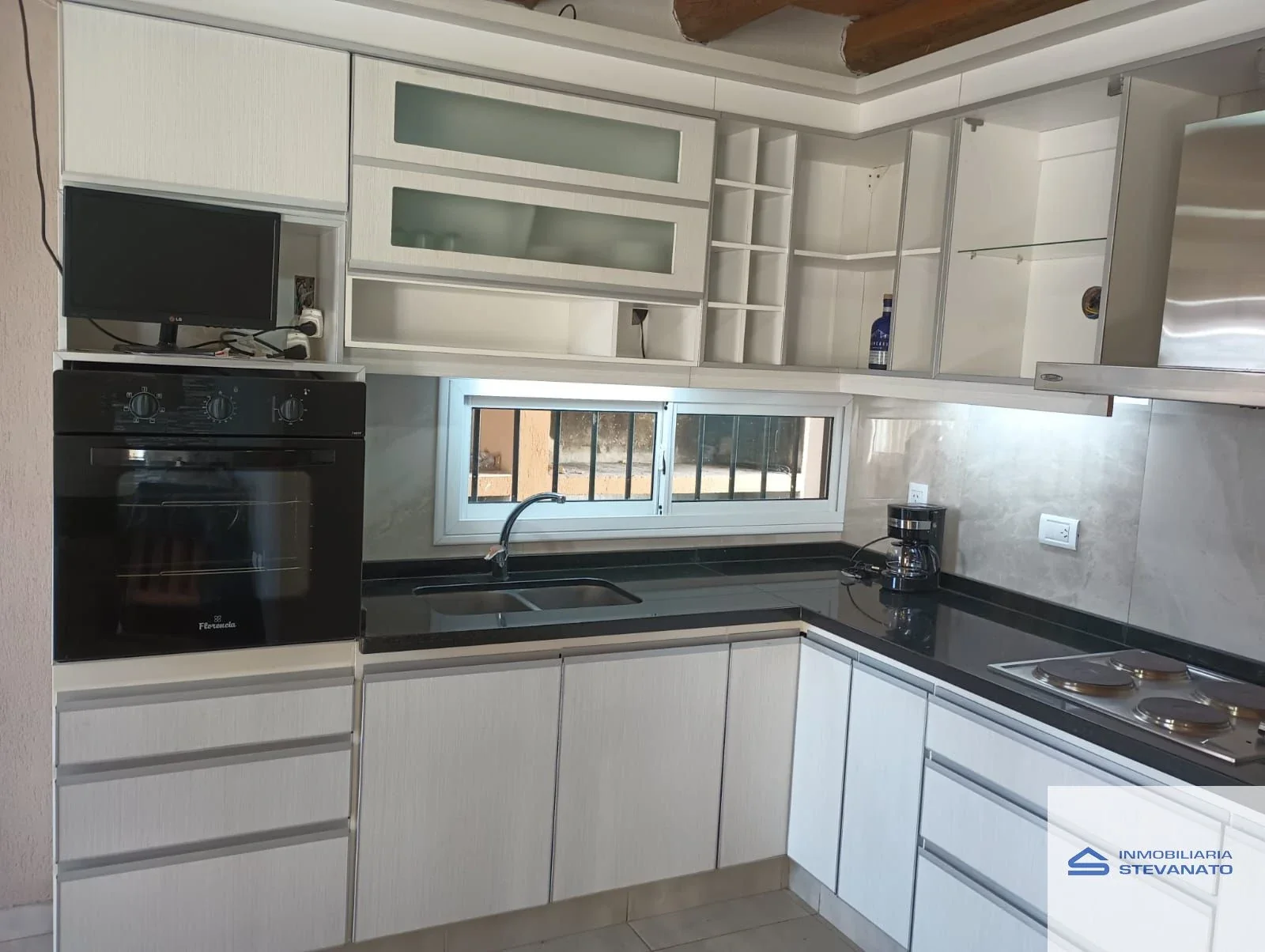 Casa en alquiler de 2 dormitorios c/ cochera  y Pileta en San Roque - Imagen 3