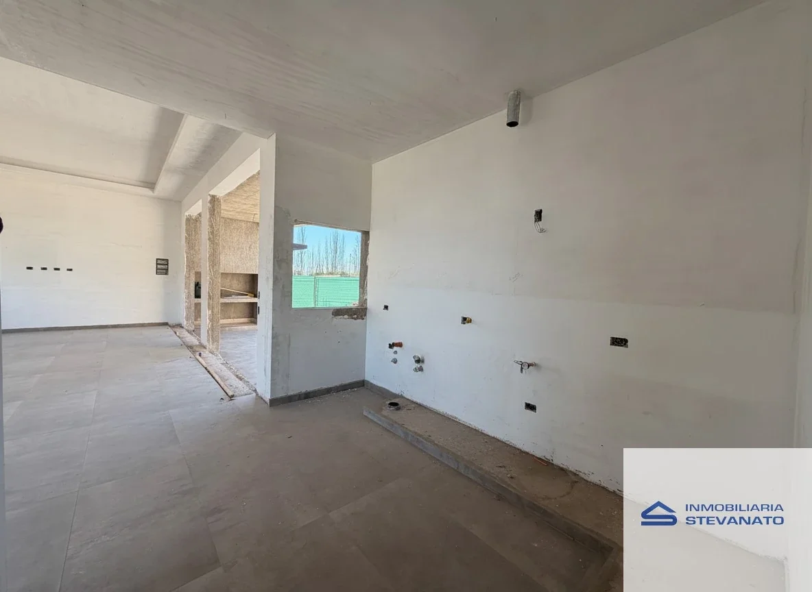 Casa en venta c/ cochera en Russell - Imagen 4