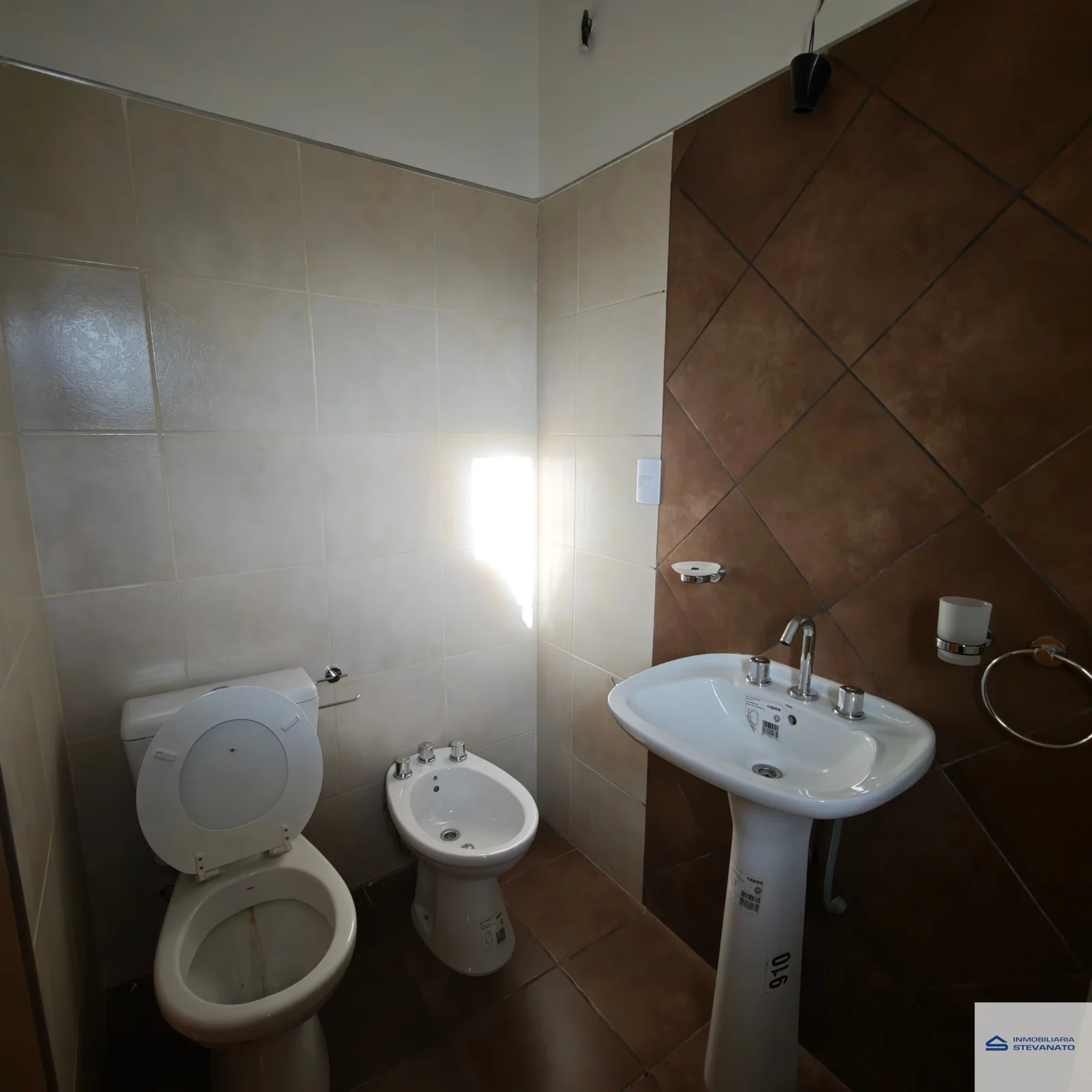 Departamento en alquiler c/ cochera en Luzuriaga - Imagen 2