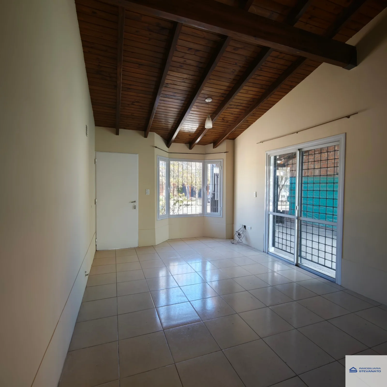 Casa en alquiler c/ cochera en Maipú - Imagen 2