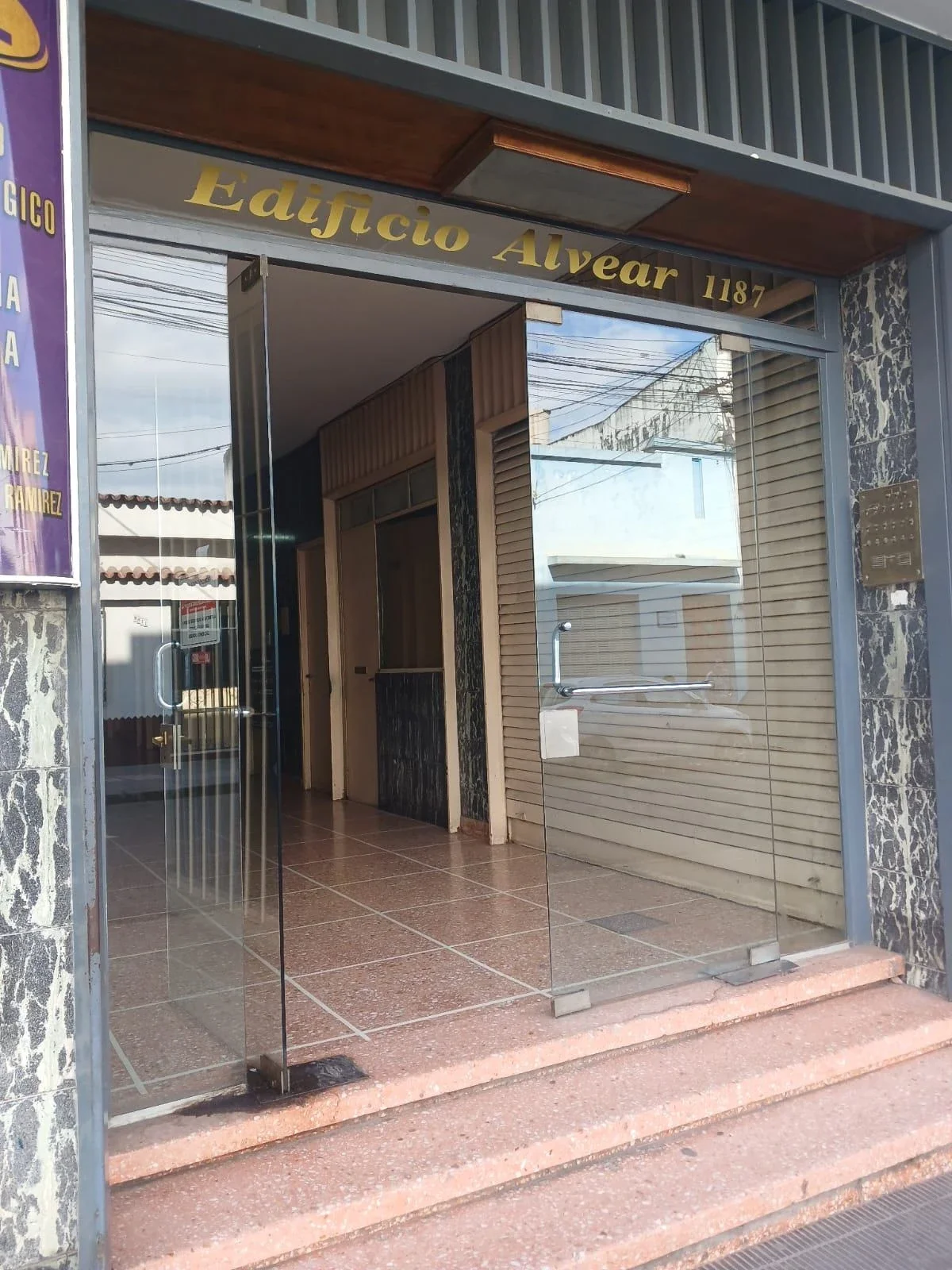 Local comercial en alquiler ubicado en Centro - Imagen 1