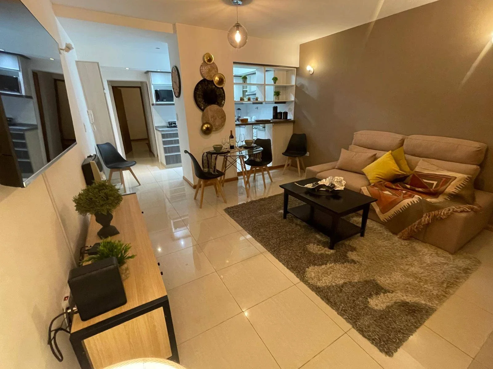 Departamento en alquiler c/ cochera en Godoy Cruz - Imagen 1