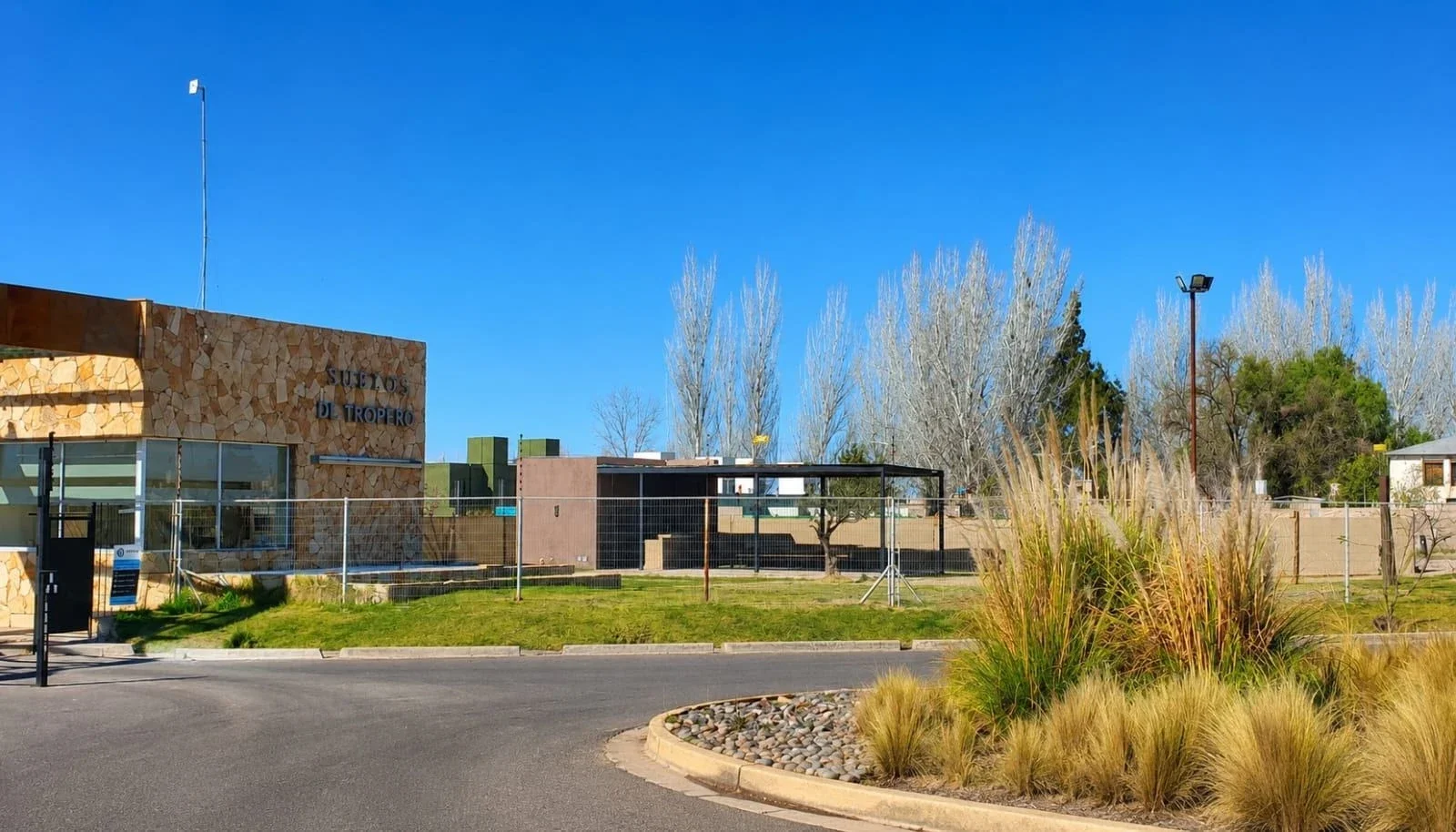 Casa en venta de 2 dormitorios c/ cochera en Coquimbito - Imagen 2