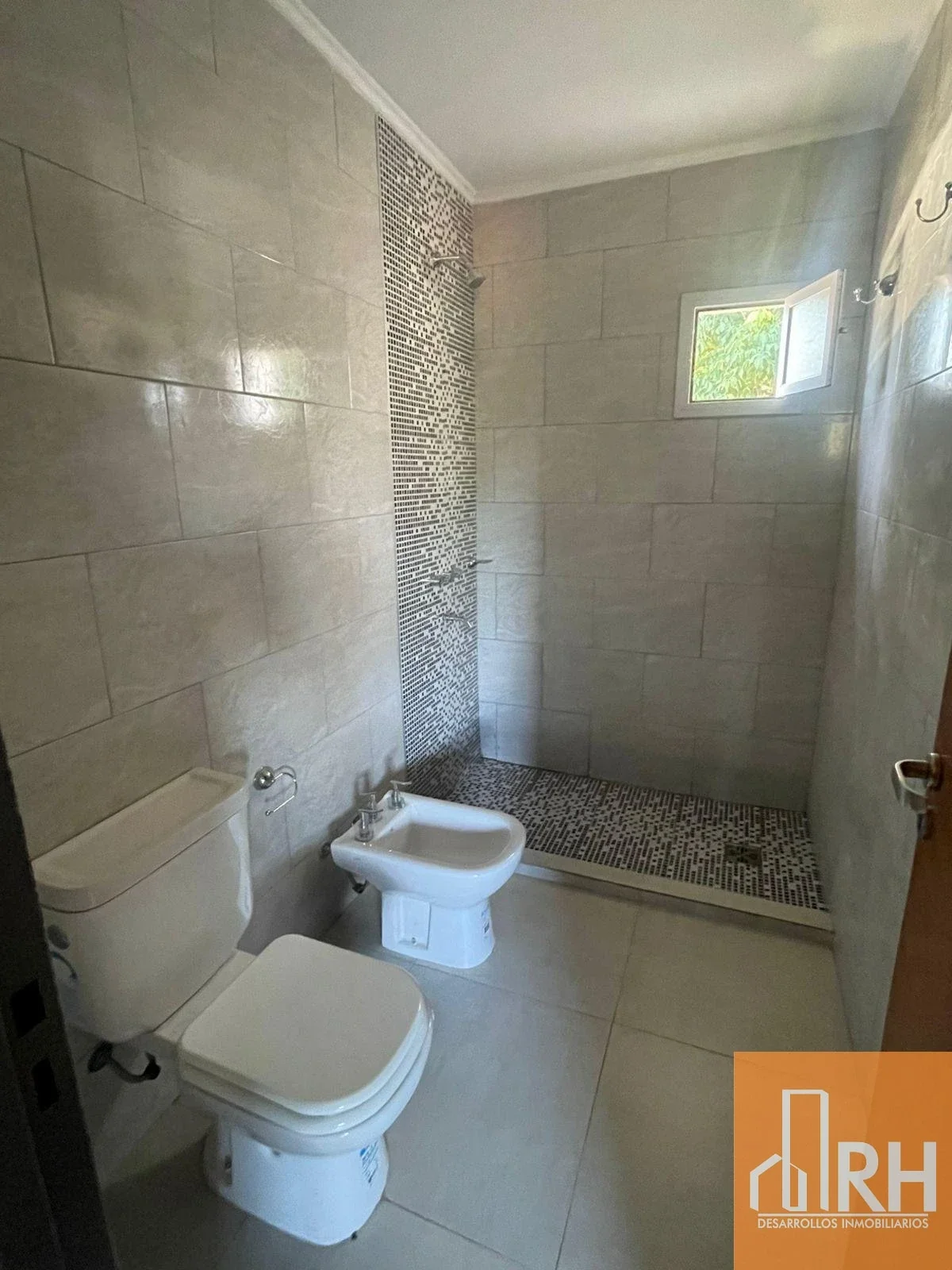 DÚPLEX EN VENTA | 2 DORMITORIOS, QUINCHO Y COCHERA DOBLE | APTO CRÉDITO | PDAS - Imagen 5