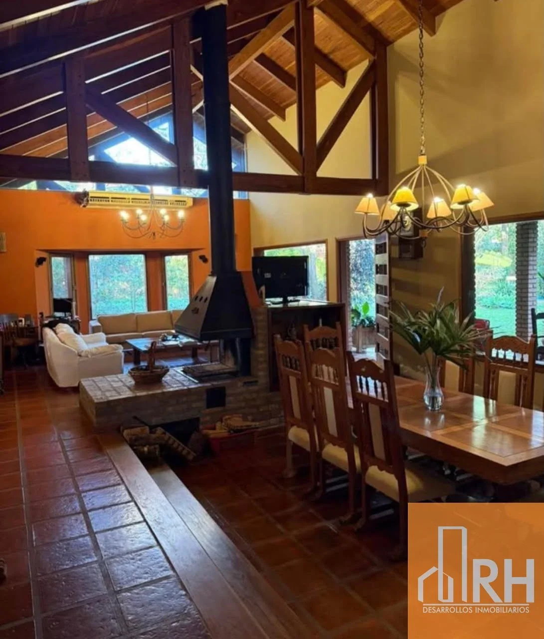 CASA PREMIUM EN MONSEÑOR DE ANDREA Y URQUIZA | AMPLITUD, CONFORT Y UBICACIÓN - Imagen 1