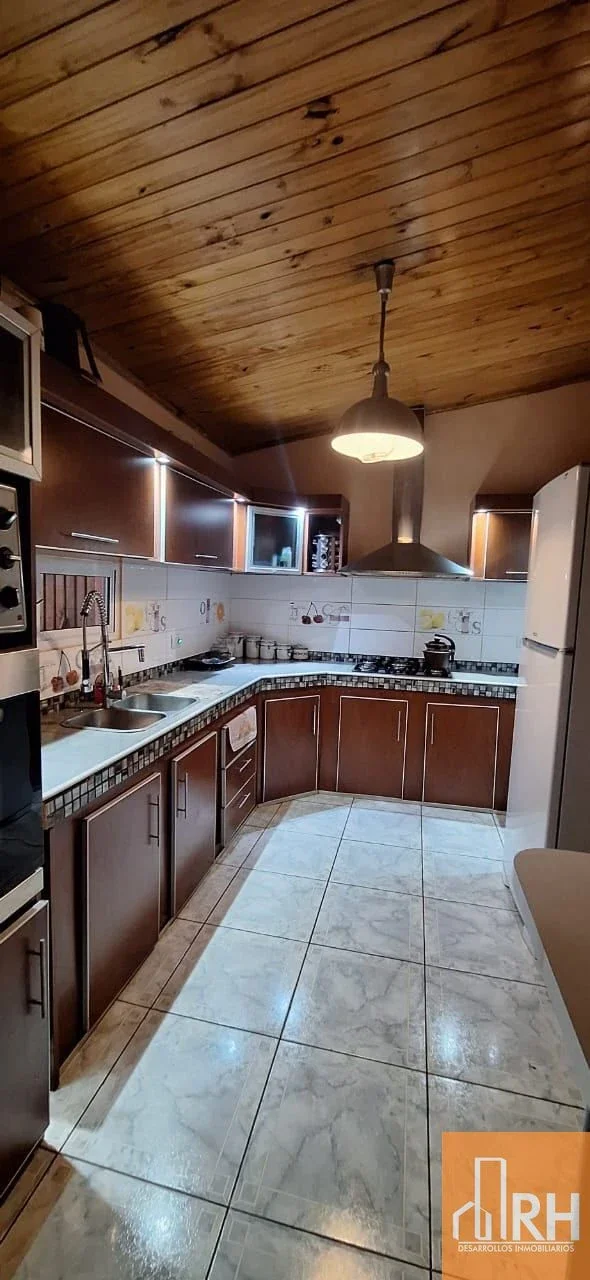 CASA CON MONOAMBIENTE INDEPENDIENTE EN GARUPÁ – RENTABILIDAD Y UBI ESTRATÉGICA - Imagen 2