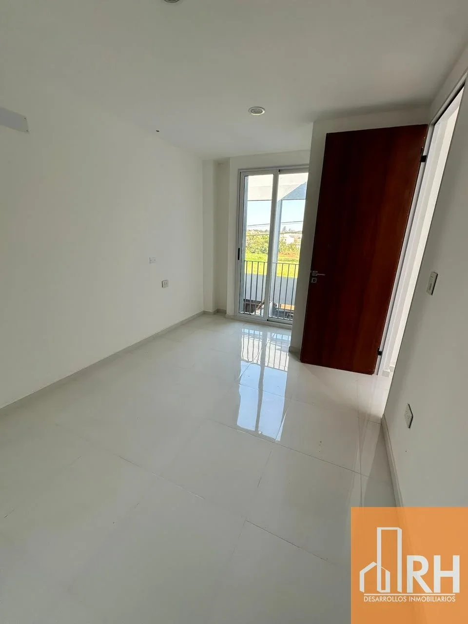 Casa 3 Dorm en Suite | 5 Baños  | Quincho Piscina | Cochera | B° Ybirá Pytá Pdas - Imagen 4