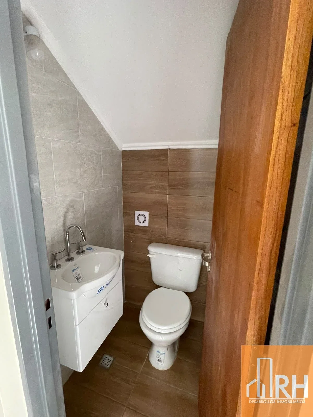 DÚPLEX EN VENTA | 2 DORMITORIOS, QUINCHO Y COCHERA DOBLE | APTO CRÉDITO | PDAS - Imagen 2