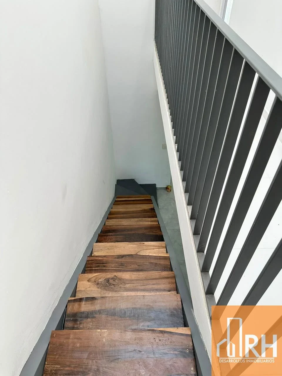 Casa 3 Dorm en Suite | 5 Baños  | Quincho Piscina | Cochera | B° Ybirá Pytá Pdas - Imagen 3