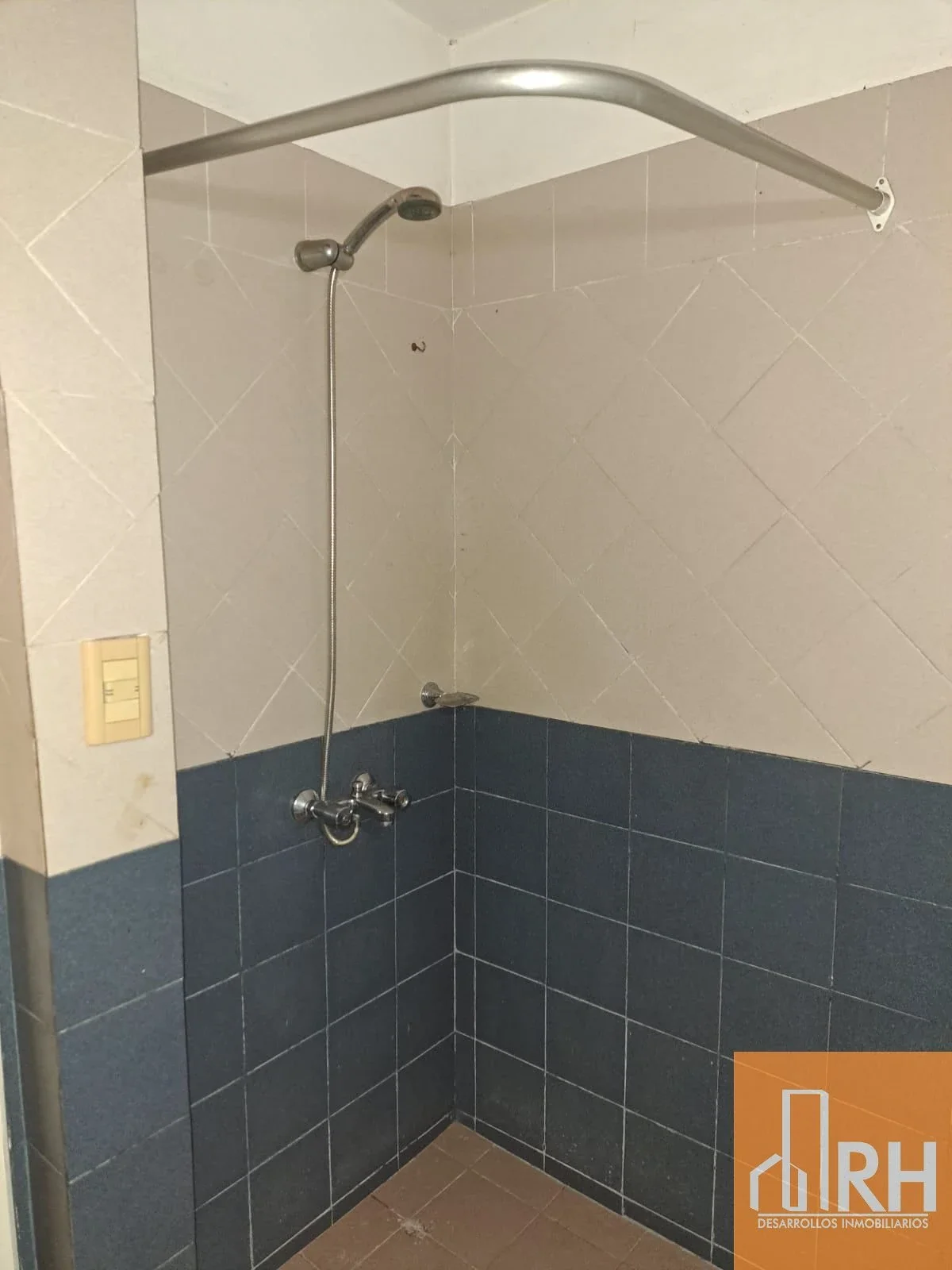 CASA EN VENTA EN BAHÍA EL BRETE | UBICACIÓN PREMIUM SOBRE LA COSTANERA DE PDAS - Imagen 3
