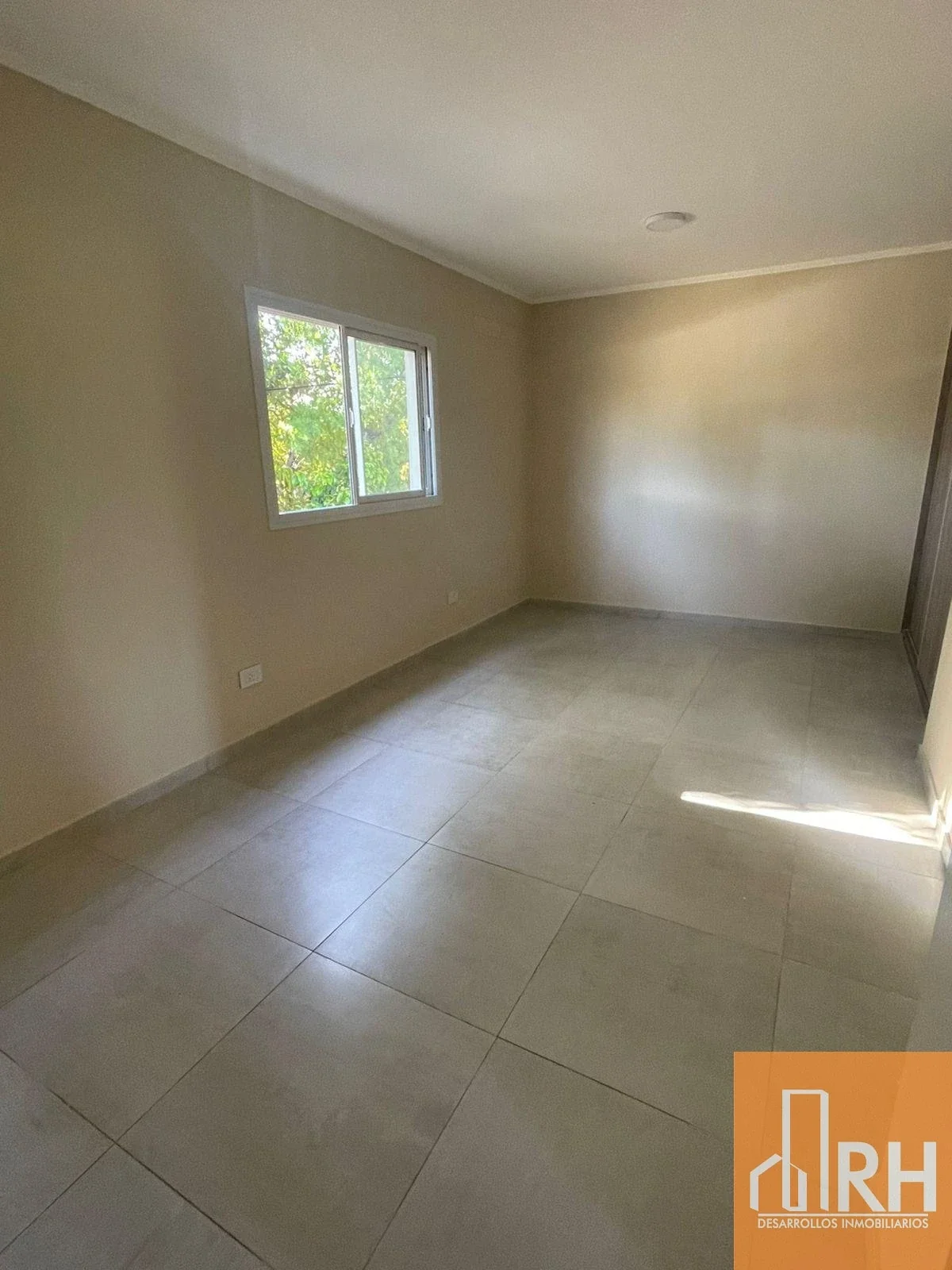 DÚPLEX EN VENTA | 2 DORMITORIOS, QUINCHO Y COCHERA DOBLE | APTO CRÉDITO | PDAS - Imagen 4