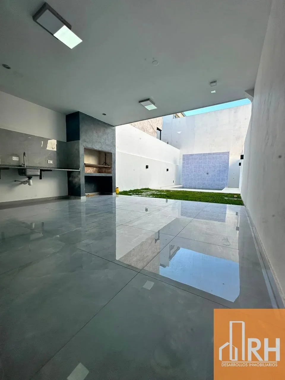 Casa 3 Dorm en Suite | 5 Baños | Quincho Piscina | Cochera | B° Ybirá Pytá Pdas - Imagen 1