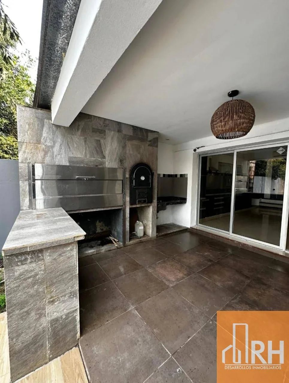 CASA EN VENTA EN LAVALLE Y MARTÍN F| DISEÑO MODERNO Y ESPACIOS PARA DISFRUTAR - Imagen 2
