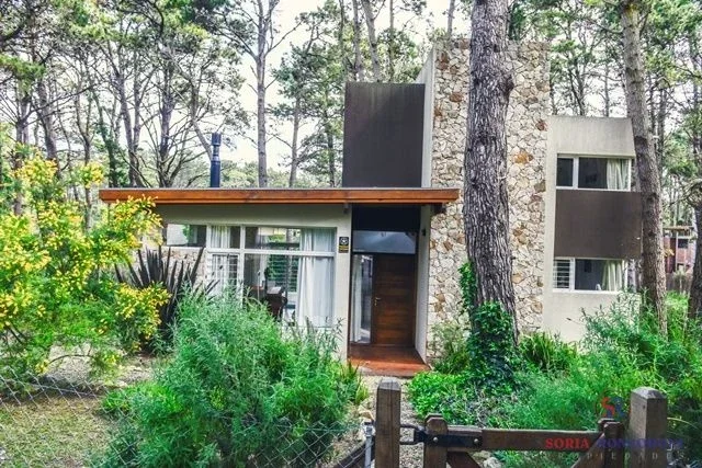 Casa en alquiler temporario de 2 dormitorios en Mar Azul - Imagen 1